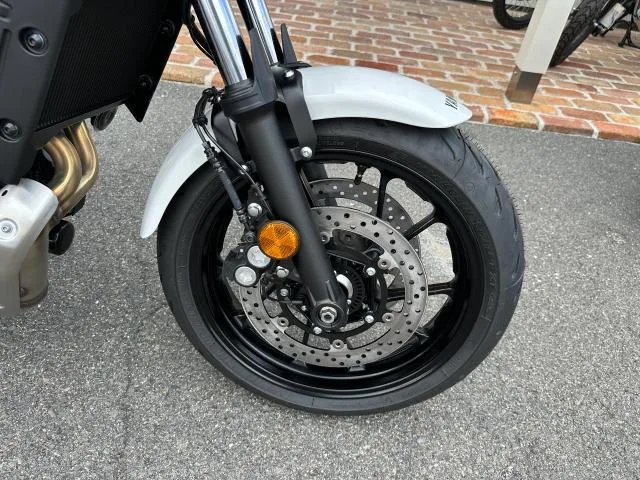 Yamaha XSR700 2025 — миниатюра 5