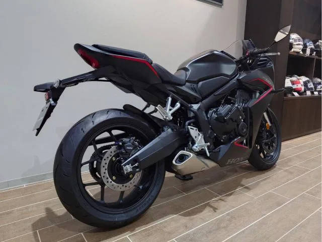 Honda CBR650R E-Clutch 2025 — миниатюра 5