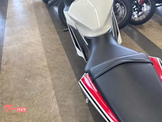 Yamaha YZF-R3 2022 — миниатюра 3