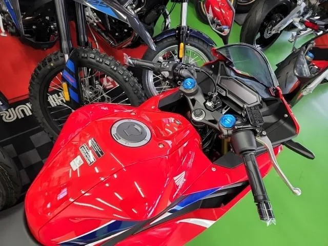 Honda CBR150R 2025 — миниатюра 3