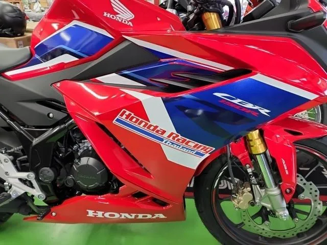 Honda CBR150R 2025 — миниатюра 4