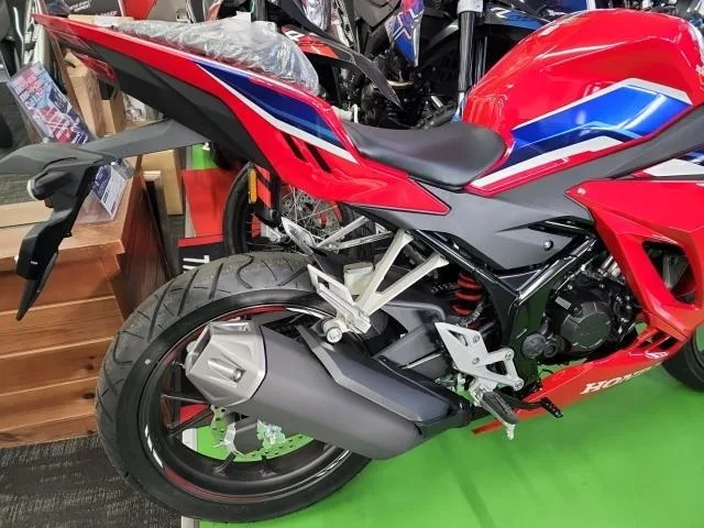 Honda CBR150R 2025 — миниатюра 5