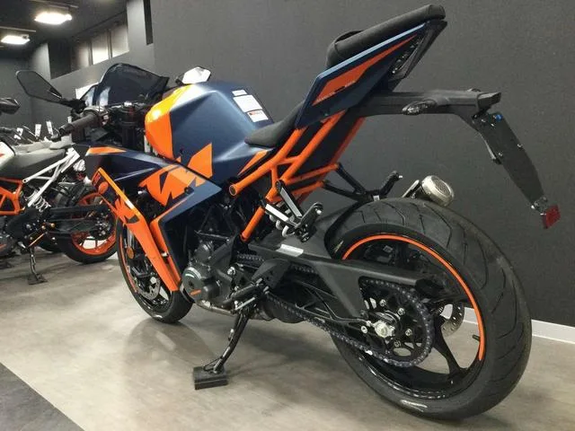 KTM RC390 2023 — миниатюра 3