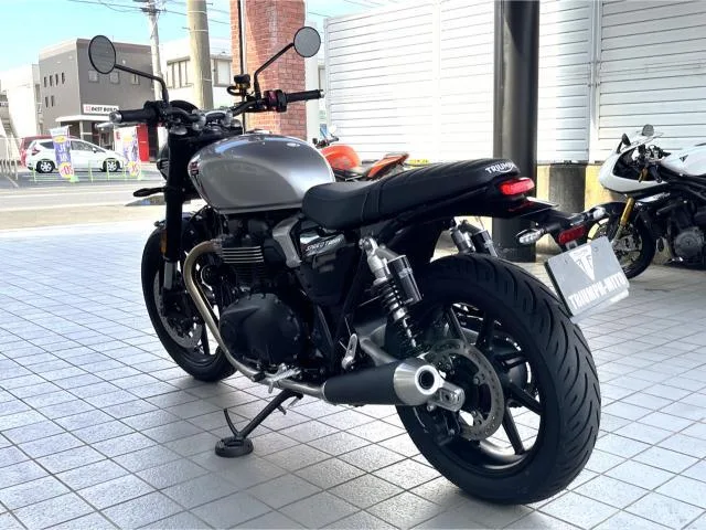 TRIUMPH 900 2025 — миниатюра 5