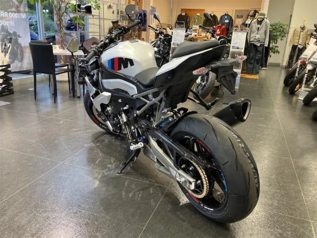 BMW M1000R M 2026 — миниатюра 3