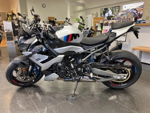 BMW M1000R M 2026 — миниатюра 5