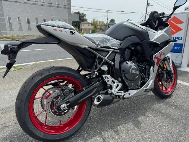 Suzuki GSX-8R 3 2024 — миниатюра 3