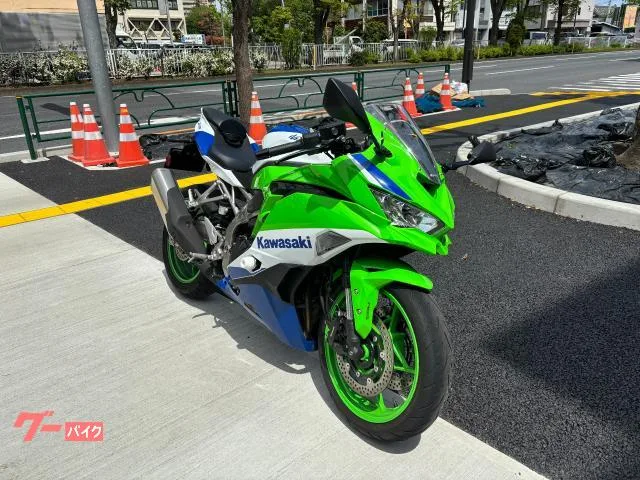 Kawasaki Ninja ZX-4RR 40 ETC2.0 USBA 2024 — миниатюра 2