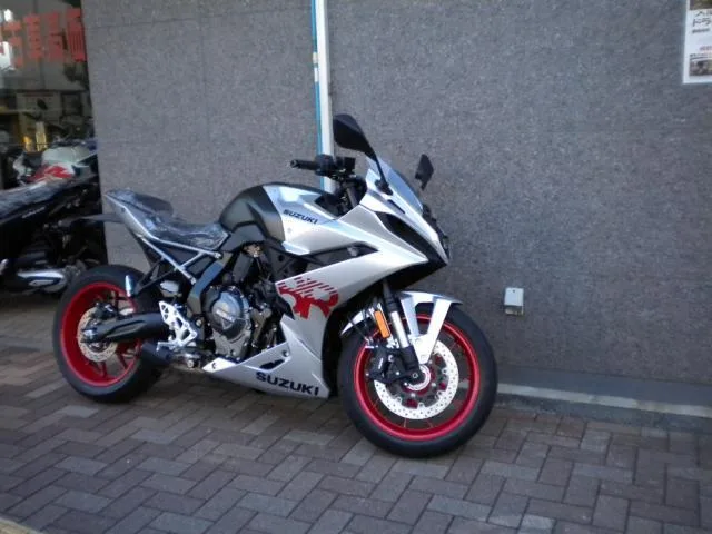 Suzuki GSX-8R 2026 — миниатюра 2