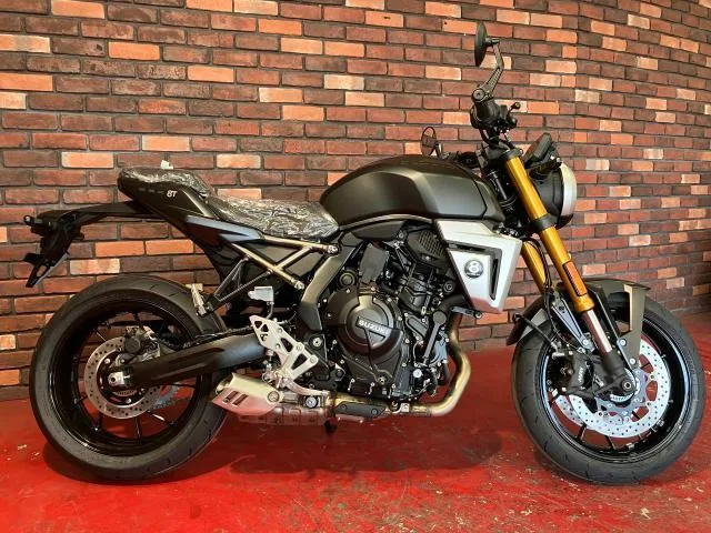 Suzuki GSX-8T 2026 — миниатюра 2