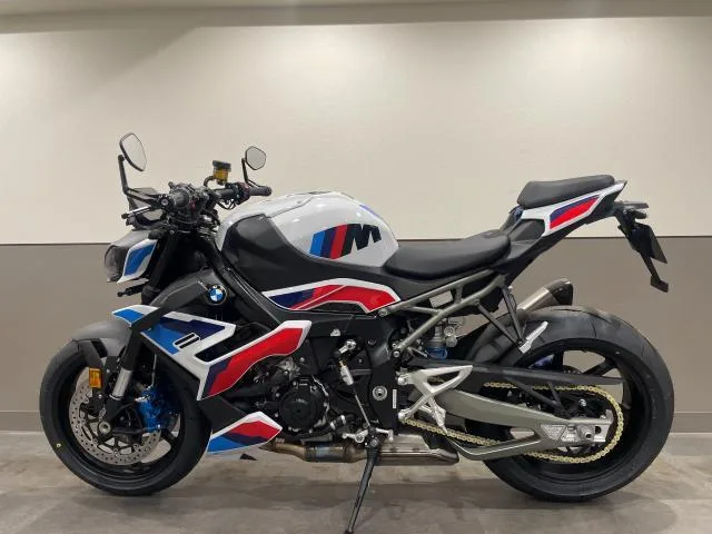 BMW M1000R 2026 — миниатюра 2