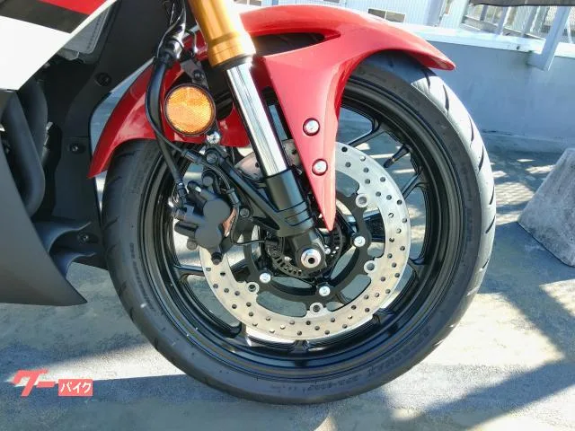Yamaha YZF-R3 70th Anniversary Edition 2026 — миниатюра 3
