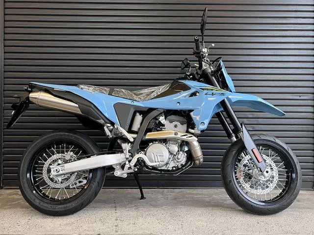 Suzuki DR-Z4SM 2025 — фото 1, купить с доставкой в Москву
