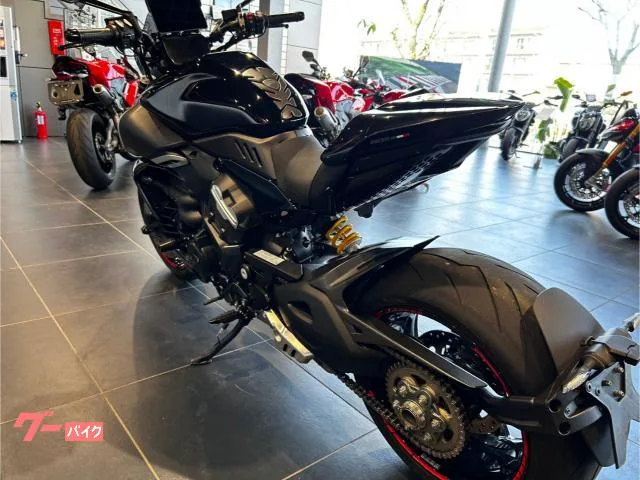 DUCATI V4 2023 — миниатюра 5