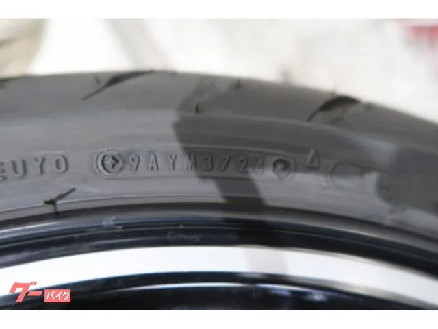 Kawasaki Z900RS ZR900K 74997 2025 — миниатюра 4