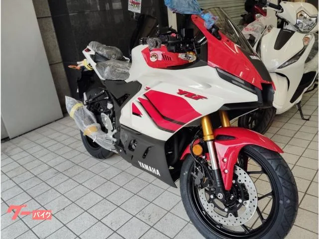 Yamaha YZF-R25 70th Anniversary Edition ABS 400 2026 — миниатюра 2