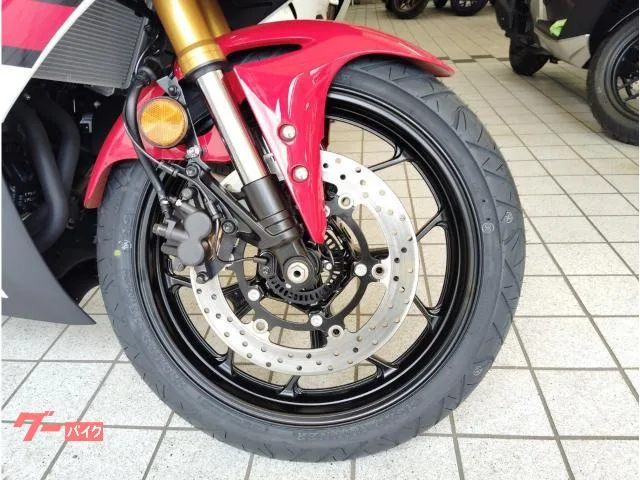 Yamaha YZF-R25 70th Anniversary Edition ABS 400 2026 — миниатюра 3
