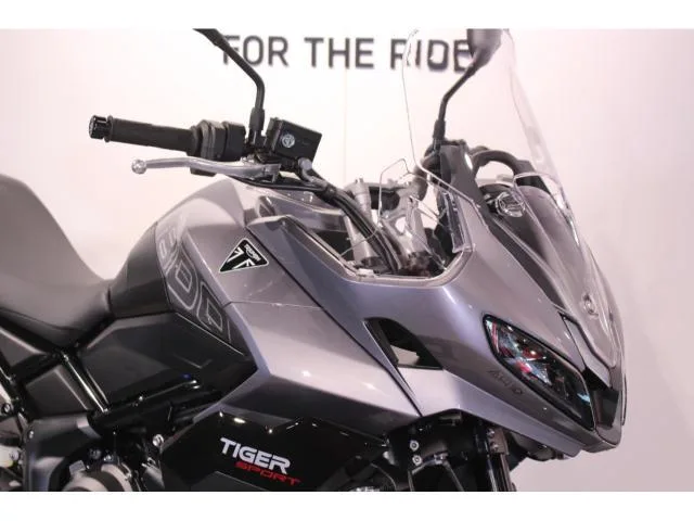 TRIUMPH 800 2026 — миниатюра 2