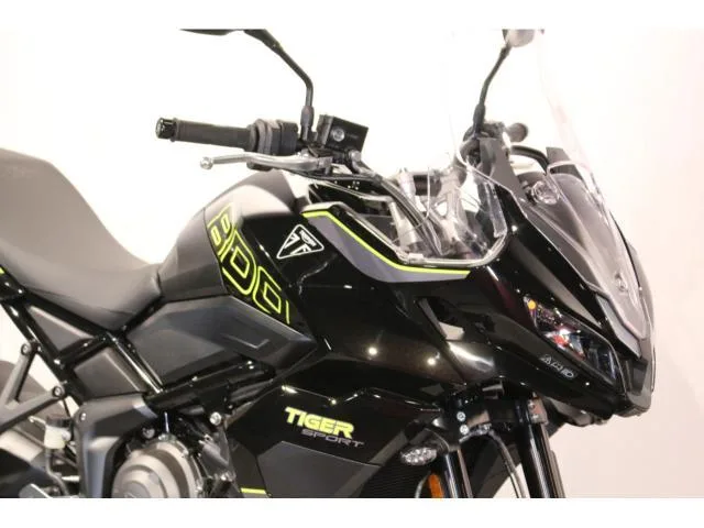 TRIUMPH 800 2026 — миниатюра 2