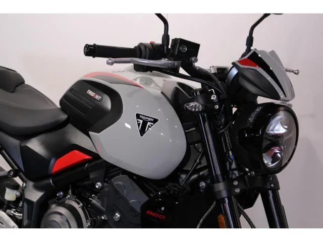 TRIUMPH 800 2026 — миниатюра 2