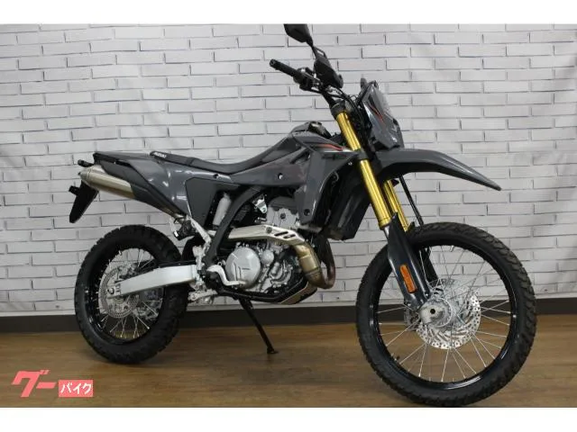 Suzuki DR-Z4SM 2025 — фото 1, купить с доставкой в Москву