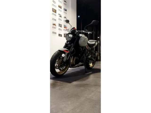 TRIUMPH 800 2026 — миниатюра 2