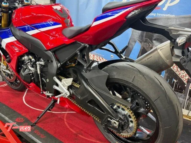 Honda CBR1000RR-R 2024 SP 2024 — миниатюра 3