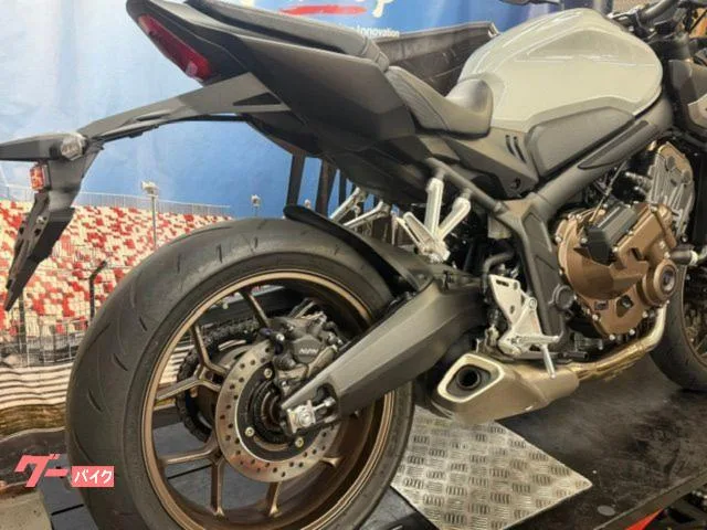 Honda CB650R E-Clutch 2024 — миниатюра 5