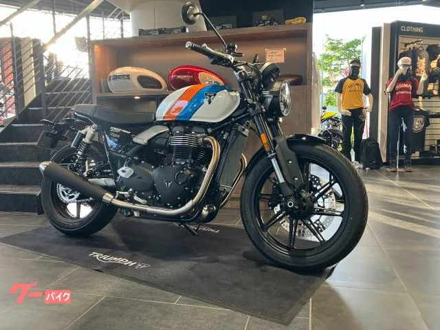 TRIUMPH 900 2026 — миниатюра 2