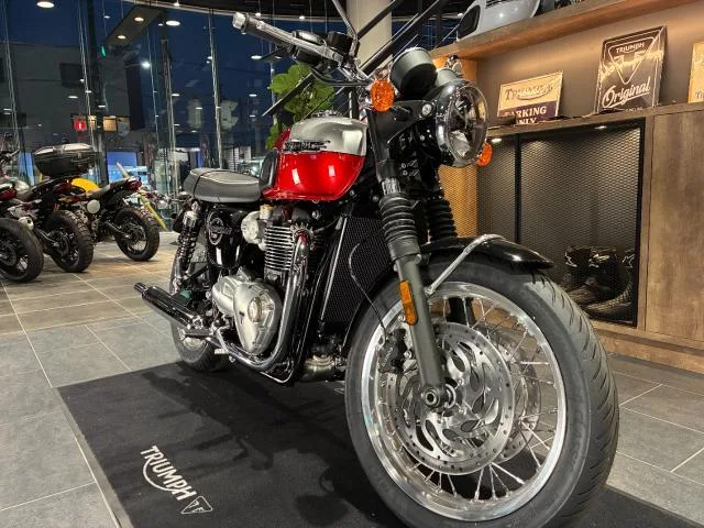 TRIUMPH T120Cranberryred 2026 — миниатюра 2