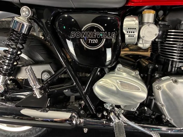 TRIUMPH T120Cranberryred 2026 — миниатюра 3