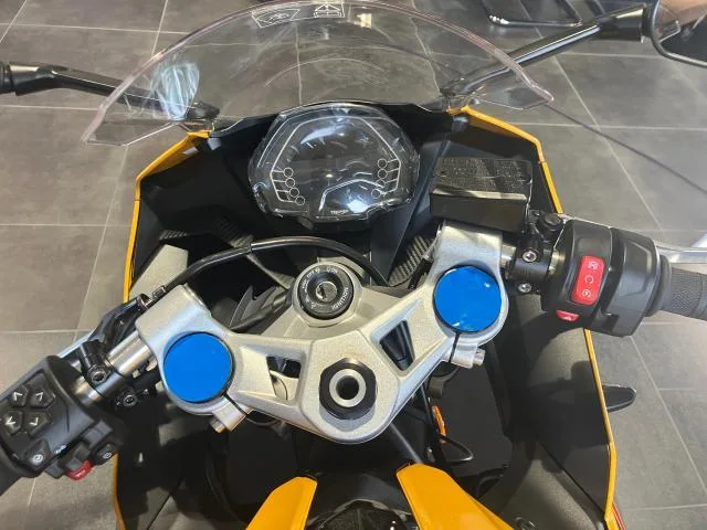 TRIUMPH 660 COSMIC YELLOW/SAPPHIRE BLACK 2026 — миниатюра 5