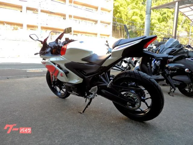 Yamaha YZF-R25 70ThAnniversaryEdition ABS 2026 — миниатюра 3