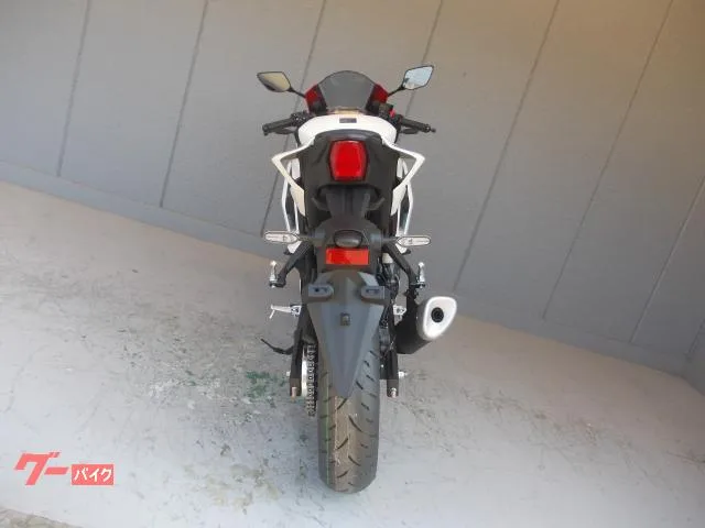 Yamaha YZF-R3 70th Anniversary Edition ABS RH25J 2026 — миниатюра 4