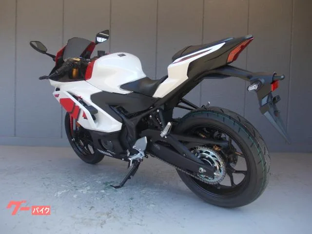 Yamaha YZF-R3 70th Anniversary Edition ABS RH25J 2026 — миниатюра 5