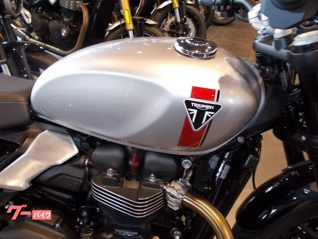TRIUMPH 900 2025 — миниатюра 2