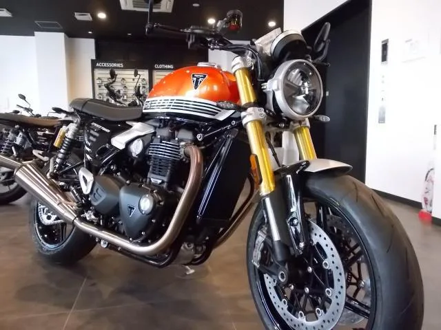 TRIUMPH 1200RS 2025 — миниатюра 2