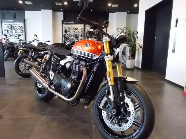 TRIUMPH 1200RS 2025 — миниатюра 4