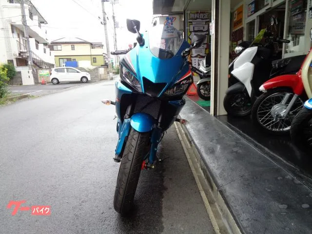 Yamaha YZF-R25 2022 — миниатюра 2