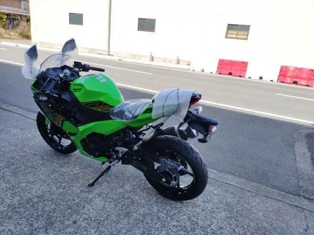 Kawasaki Ninja 400 KRT 2 2024 — миниатюра 3