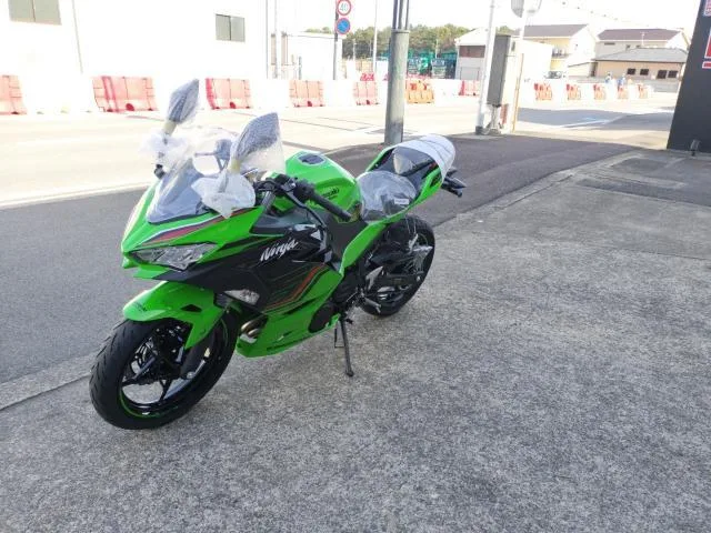 Kawasaki Ninja 400 KRT 2 2024 — миниатюра 4