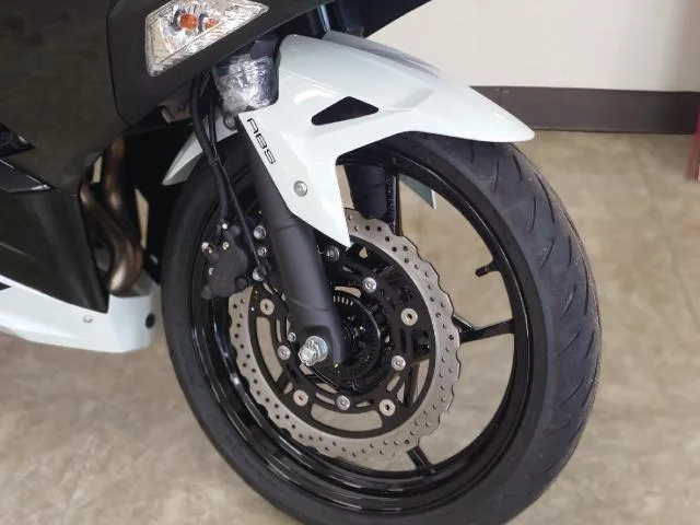 Kawasaki Ninja 400 2026 — миниатюра 5