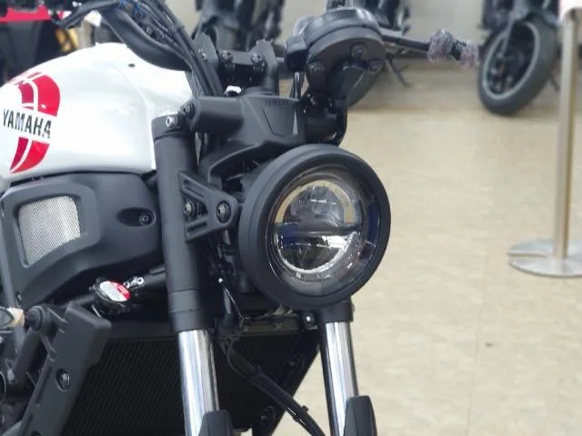 Yamaha XSR700 2025 — миниатюра 2