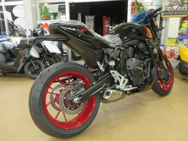 Suzuki GSX-8TT 2026 — миниатюра 5