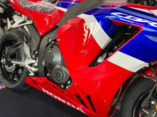 Honda CBR600RR 2025 — миниатюра 3