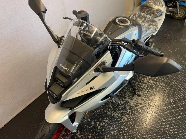 Suzuki GSX-8R EM1AA 2026 — миниатюра 3