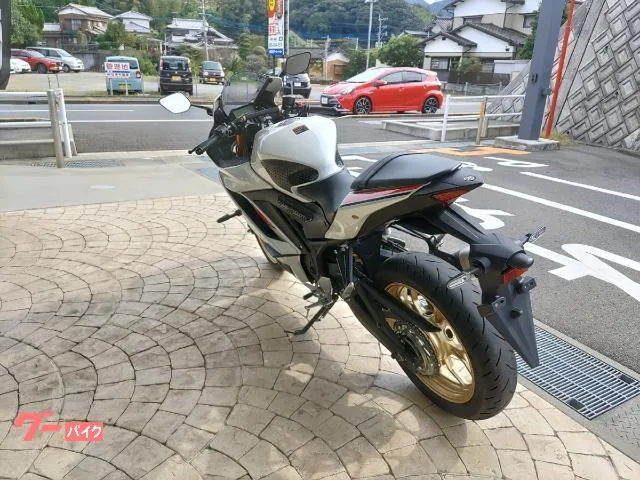 Yamaha YZF-R3 WGP60th Anniversary 2022 — миниатюра 5
