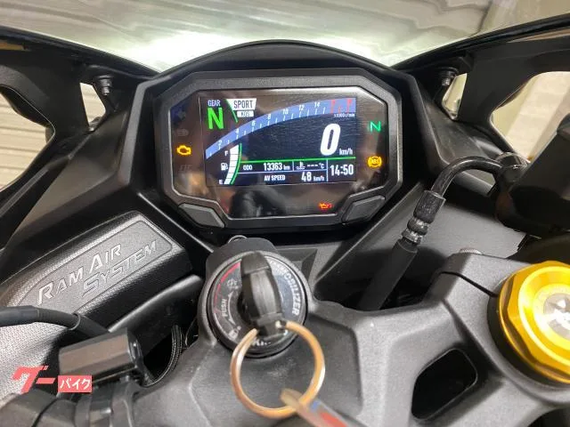 Kawasaki Ninja ZX-4R SE ETC USB 2025 — миниатюра 3
