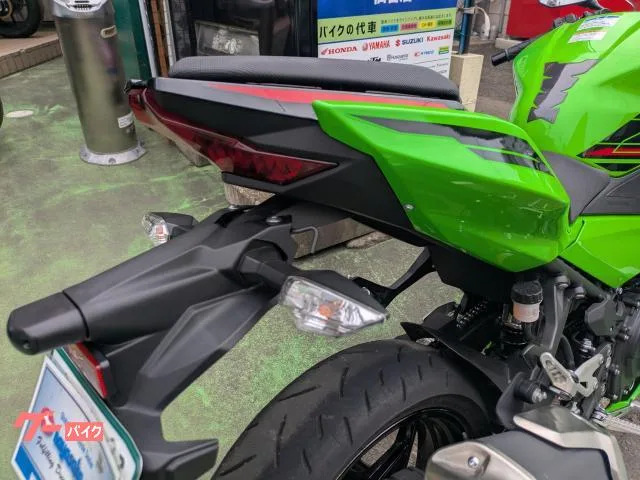 Kawasaki Ninja 400 MY24 ETC USB 2024 — миниатюра 3