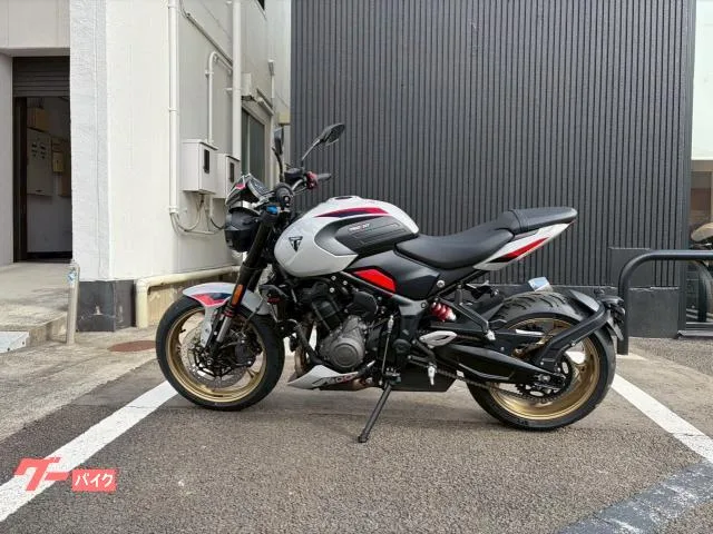 TRIUMPH 800 2026 — миниатюра 2